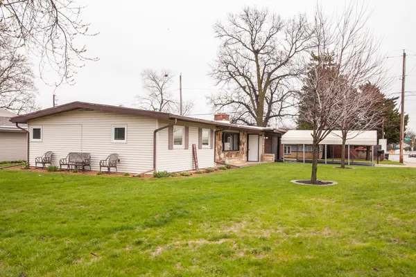 $189,900 | 1114 East Lafayette Street, Bloomington, IL 61701