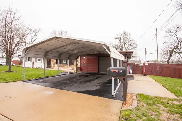 $203,000 | 1114 East Lafayette Street, Bloomington, IL 61701