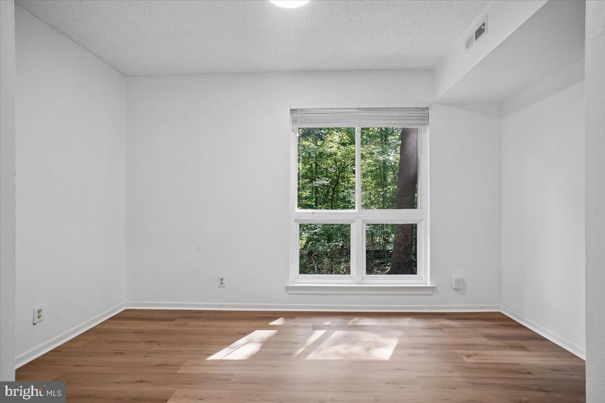 11805 Breton Court, Unit 1A Reston, VA 20191 - Photo 10 of 22 Dining room