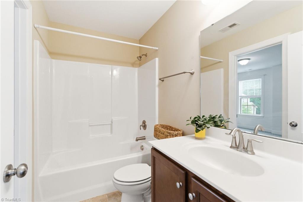 959 Longleaf Pine Place Mebane, NC 27302 - Photo 33 of 47 Bathroom #3