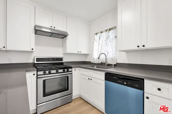 $1,550,000 | 1525 West 105th Street, Los Angeles, CA 90047