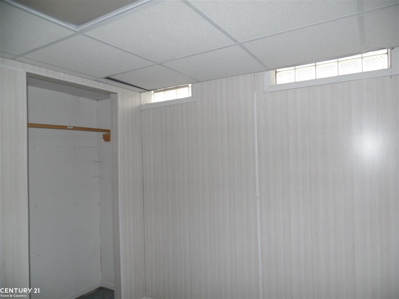27051 Kelly Road Roseville, MI 48066 - Photo 20 of 21