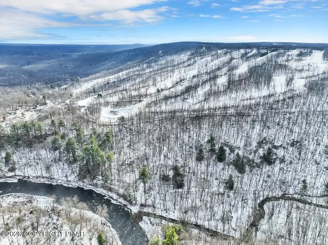 $269,000 | 144 Telemark Lake, Lake Harmony, PA 18624