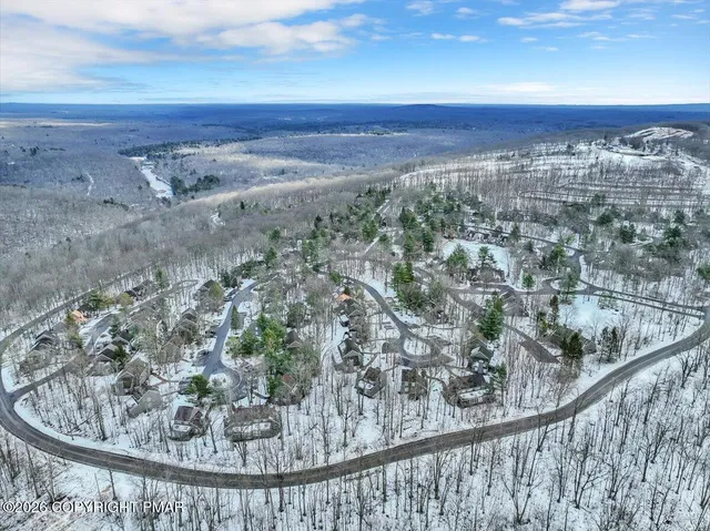 $269,000 | 144 Telemark Lake, Lake Harmony, PA 18624