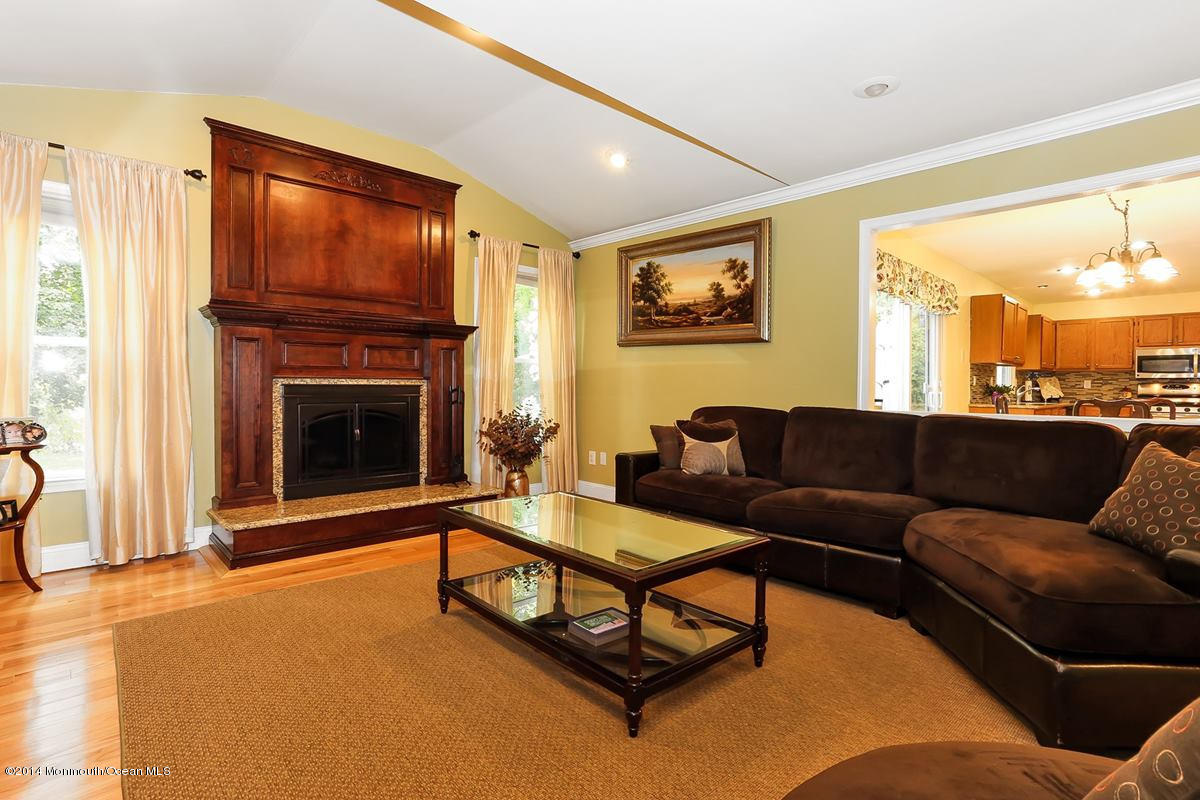 148 Wyncrest Road Marlboro, NJ 07746 - Photo 15 of 33 familyroom1_1200