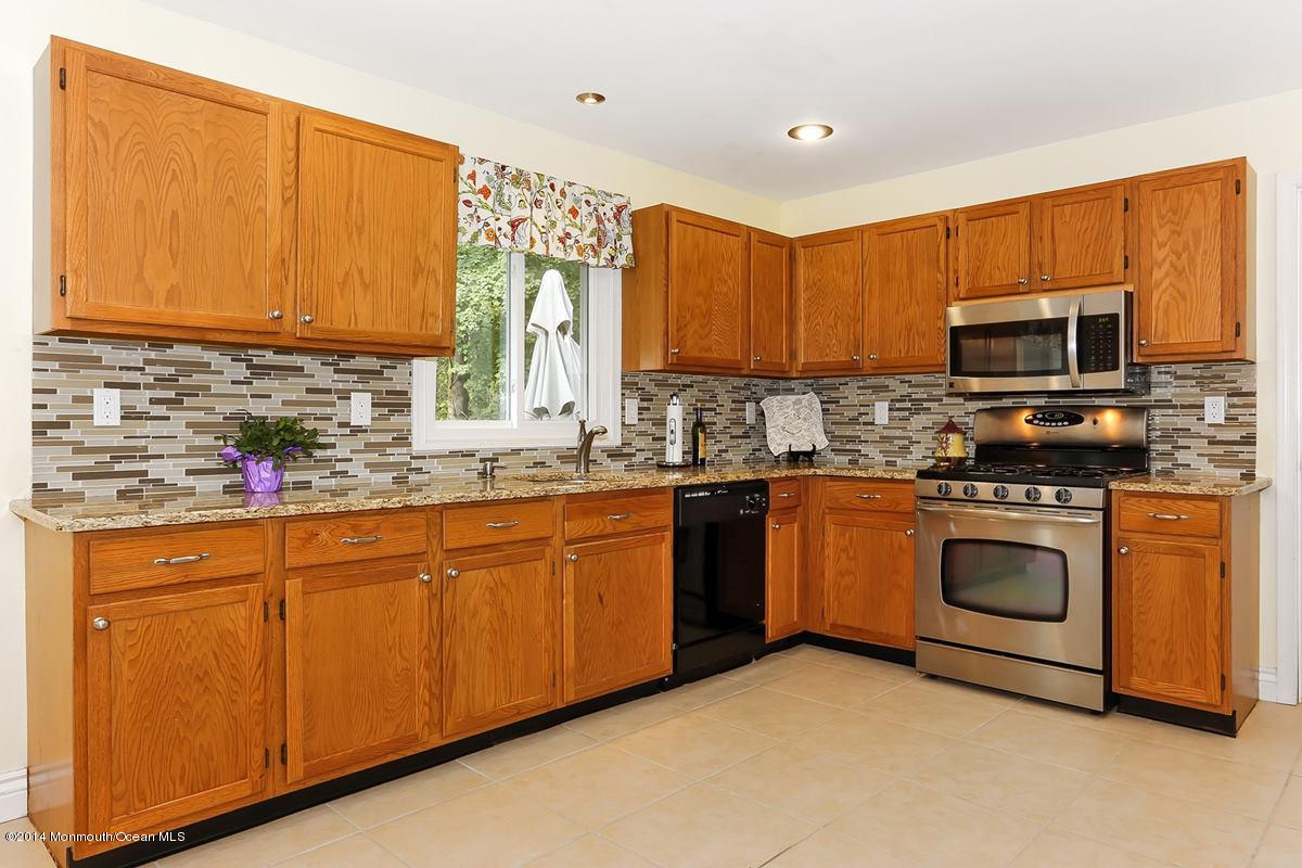 148 Wyncrest Road Marlboro, NJ 07746 - Photo 20 of 33 kitchen_1200