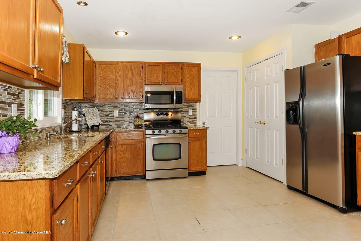 148 Wyncrest Road Marlboro, NJ 07746 - Photo 21 of 33 kitchen1_1200
