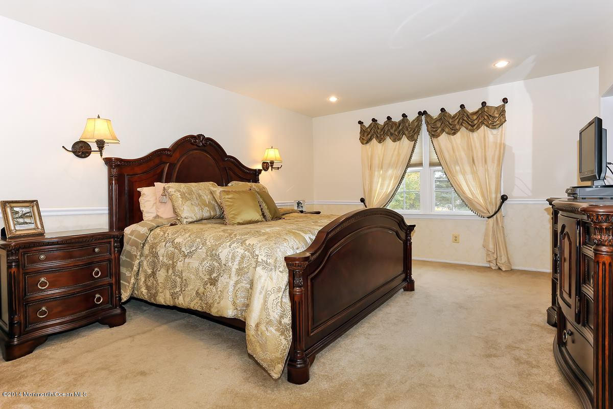 148 Wyncrest Road Marlboro, NJ 07746 - Photo 25 of 33 masterbedroom_1200
