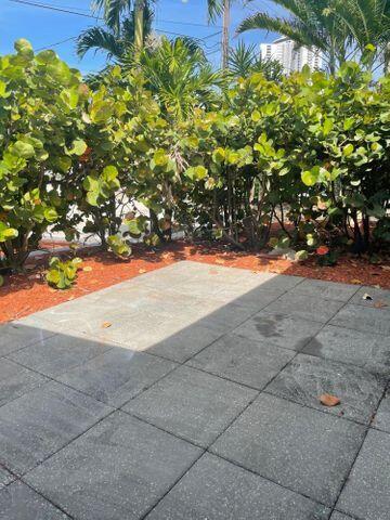 1176 Cabana Road Singer Island, FL 33404 - Photo 11 of 16 Back Patio