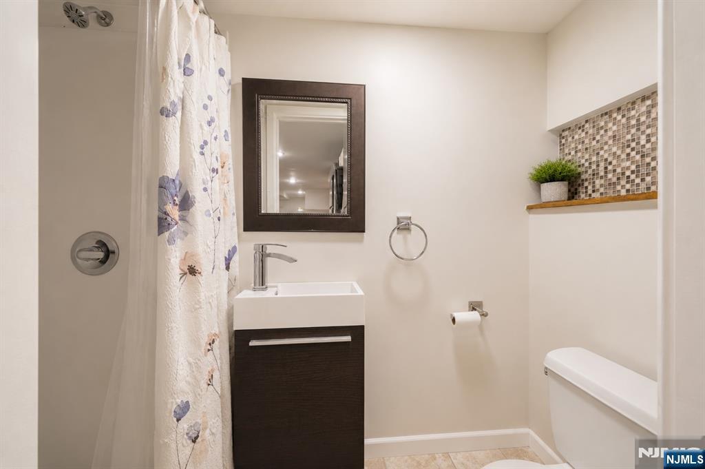 327 Chestnut Street Nutley, NJ 07110 - Photo 19 of 33