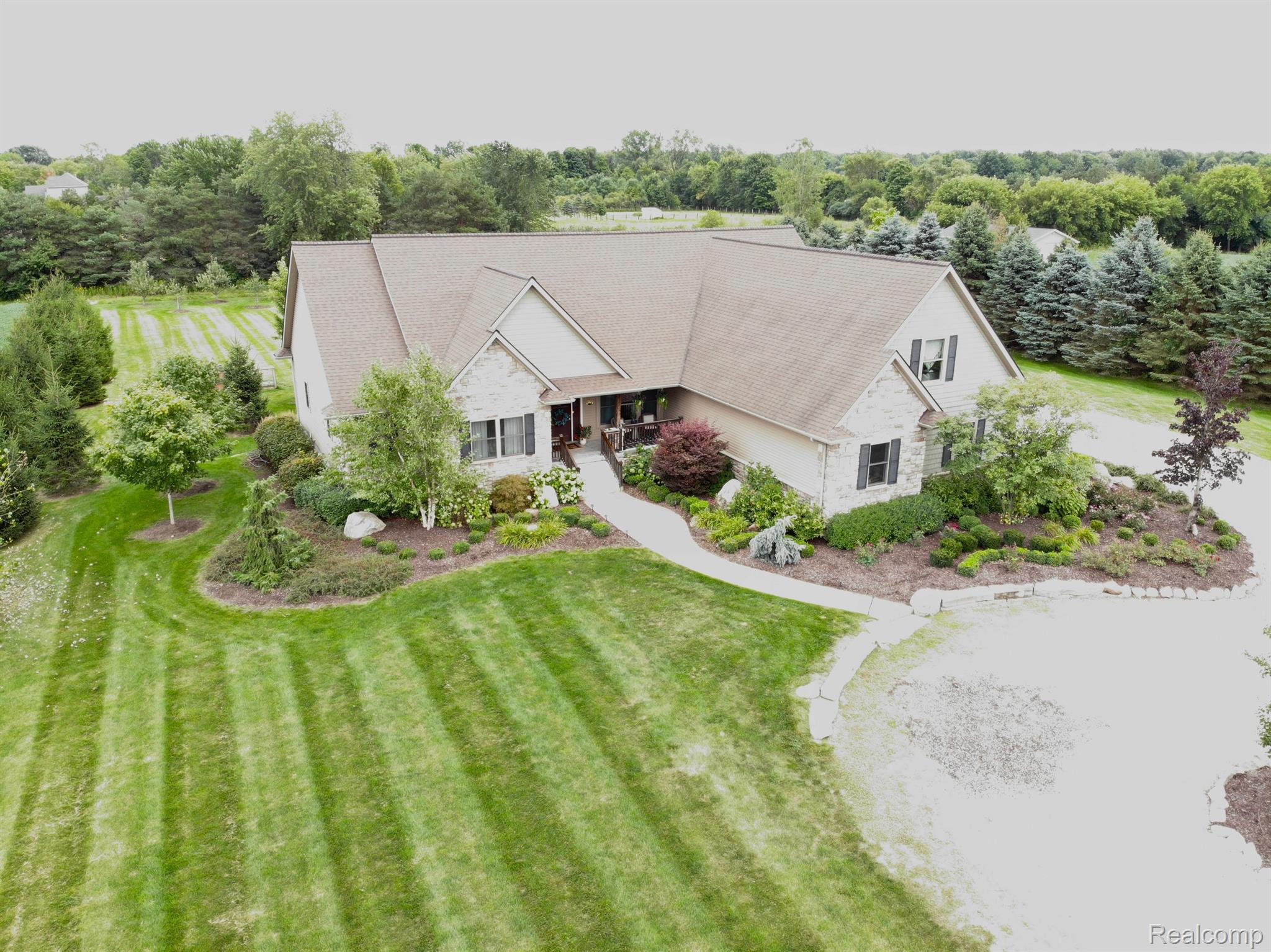 68862 Wolcott Road Ray, MI 48096 - Photo 2 of 32 Gallery Image 2