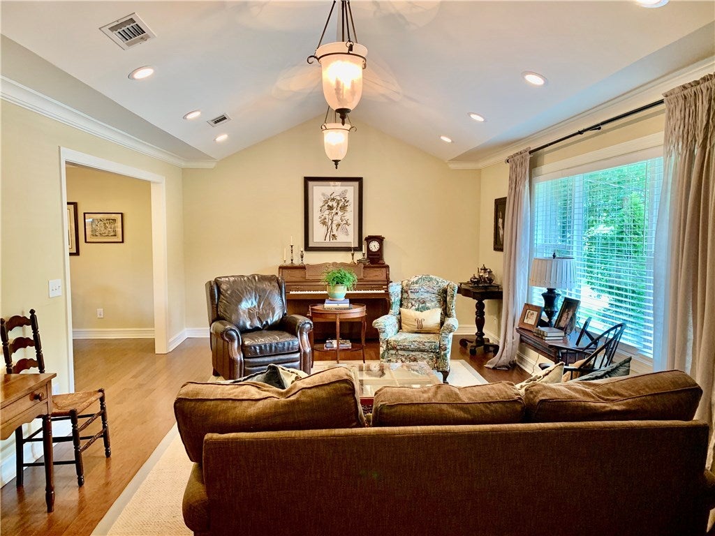 905 Cherokee Road Auburn, AL 36830 - Photo 2 of 31 Gallery Image 2