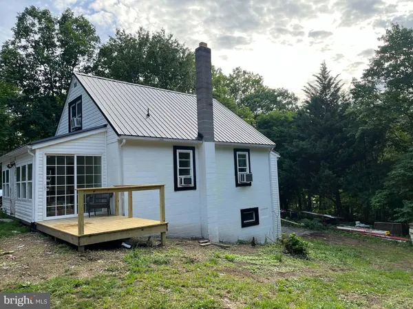 $265,000 | 3267 Valley Road, Berkeley Springs, WV 25411