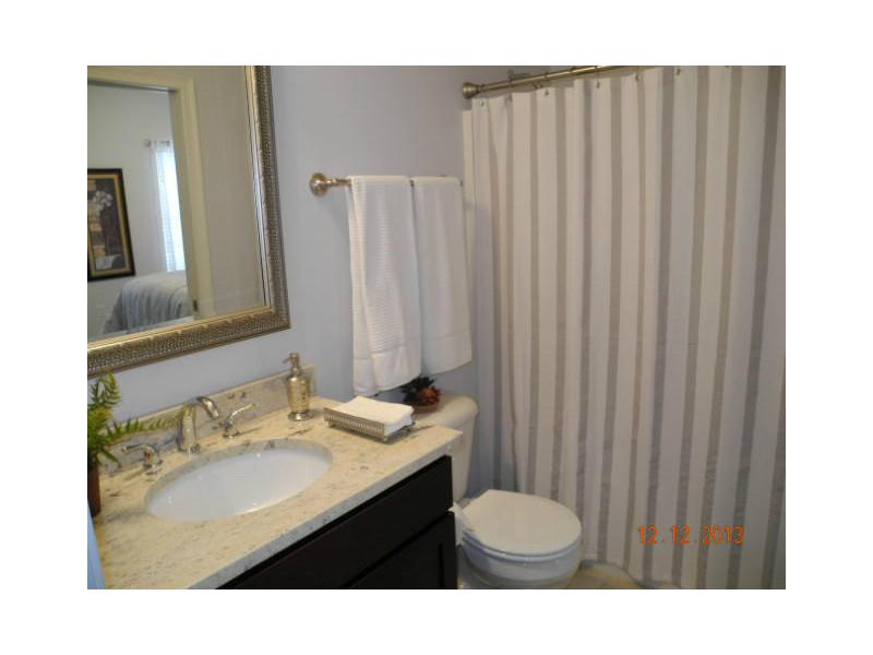 301 West Shore Road, Unit 13 Warwick, RI 02889 - Photo 8 of 8 Bathroom.