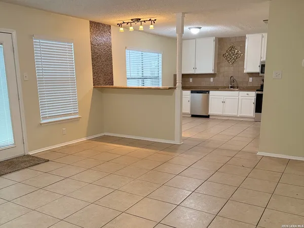 $1,900 | 8351 Longhorn Ridge Drive, Converse, TX 78109
