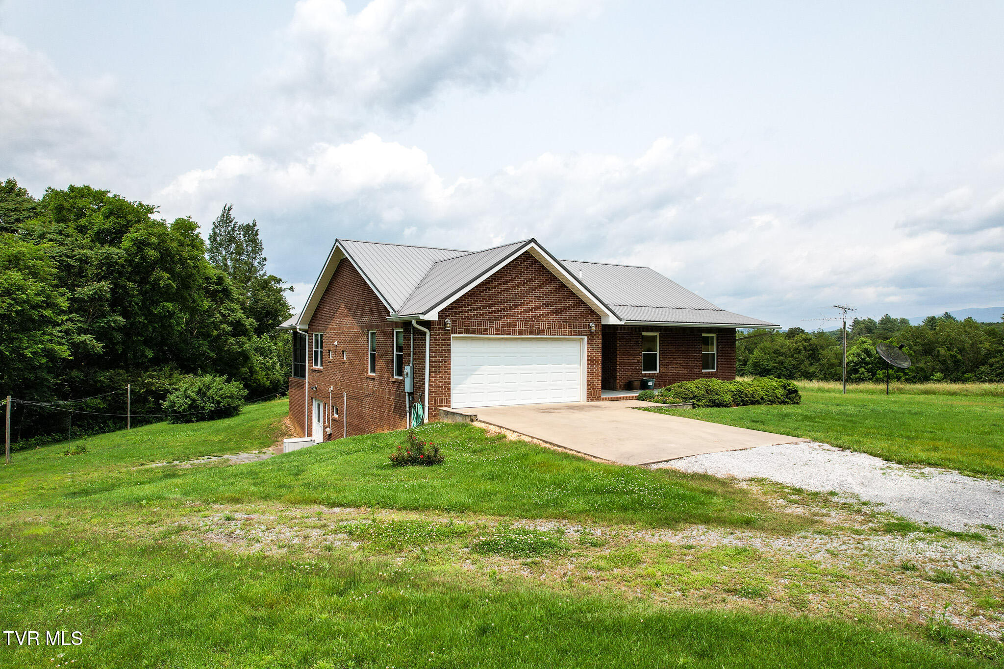 872 Doyle Davis Road Greeneville, TN 37743 - Photo 2 of 34 DJI_0025