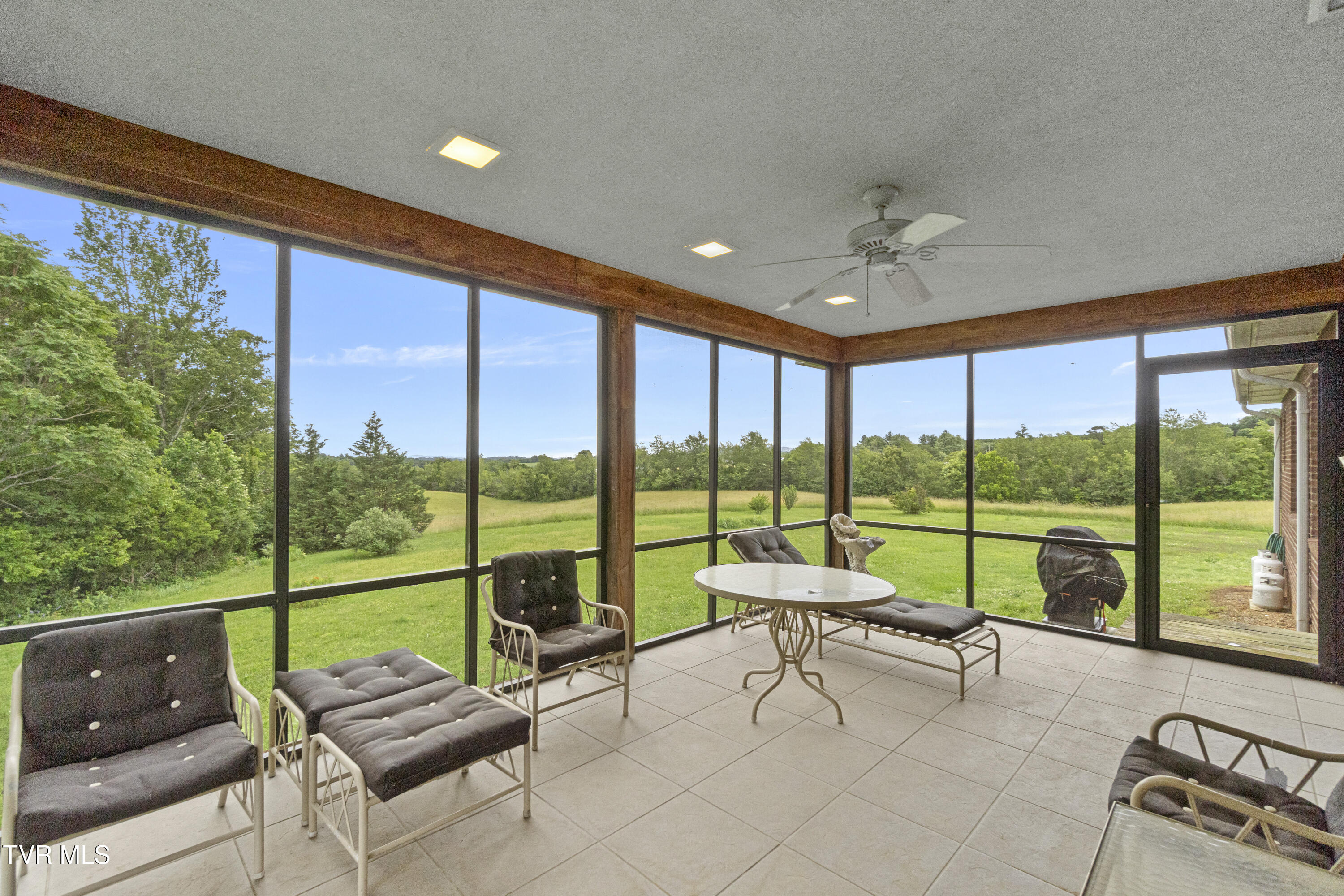 872 Doyle Davis Road Greeneville, TN 37743 - Photo 23 of 34 sunporch