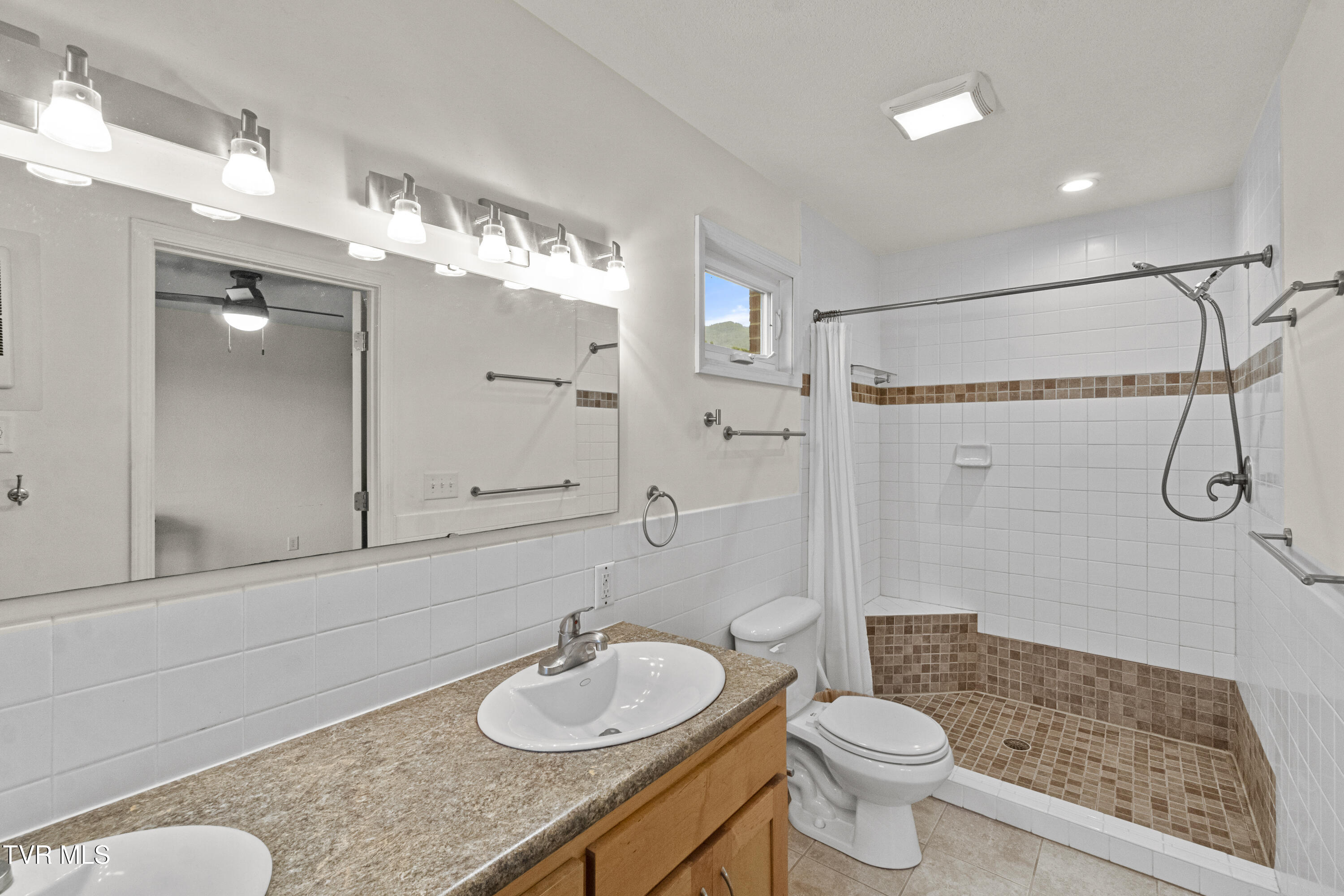 872 Doyle Davis Road Greeneville, TN 37743 - Photo 29 of 34 bathroom 1