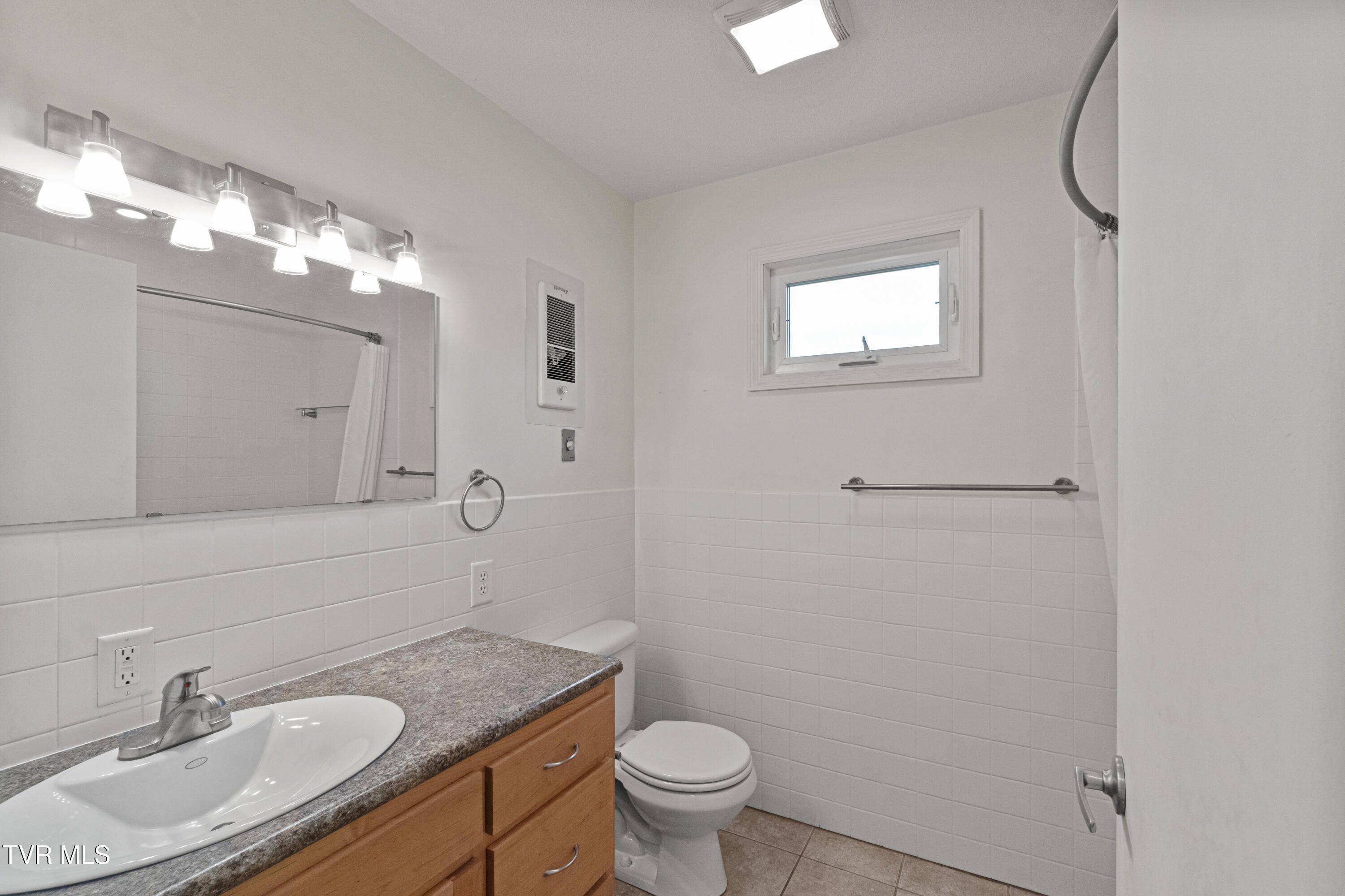 872 Doyle Davis Road Greeneville, TN 37743 - Photo 30 of 34 bathroom 2