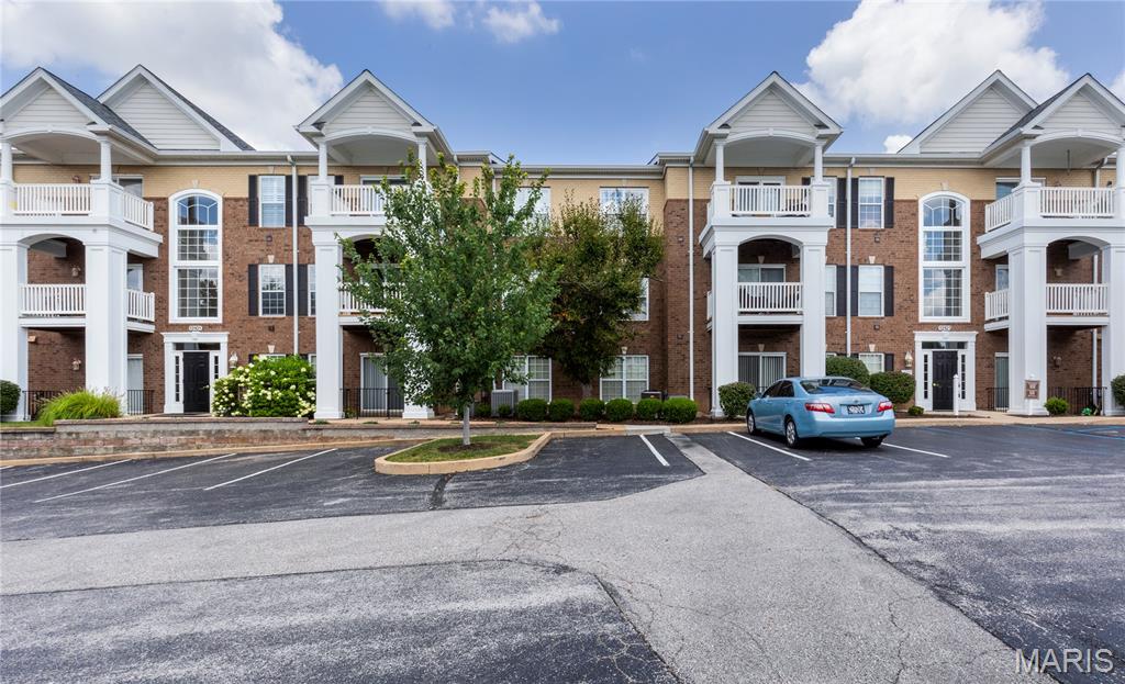 13101 Mill Crossing Court, Unit 302 St. Louis, MO 63141 - Photo 2 of 41