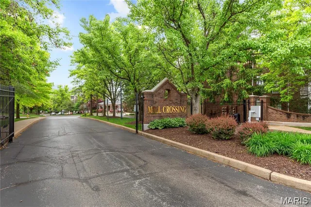 $299,900 | 13101 Mill Crossing Court, Unit 302, St. Louis, MO 63141
