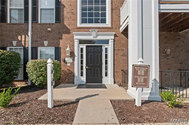 $299,900 | 13101 Mill Crossing Court, Unit 302, St. Louis, MO 63141