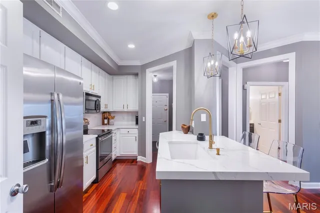 $299,900 | 13101 Mill Crossing Court, Unit 302, St. Louis, MO 63141