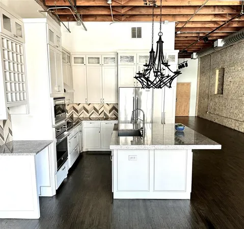 $2,900 | 411 Brazos Street, Unit 218, Austin, TX 78701