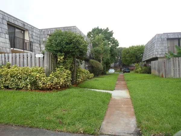 $2,300 | 1674 Forest Lakes Circle, Unit C, West Palm Beach, FL 33406