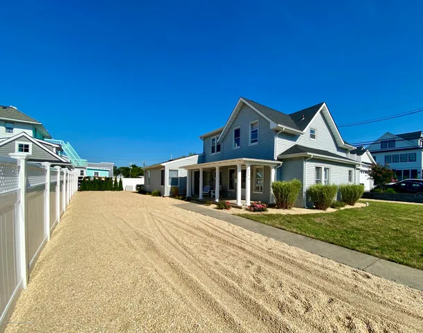 $3,950 | 402 A Street, Unit DOWNSTAIRS, Belmar, NJ 07719