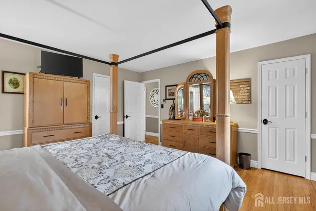 $695,000 | 10 Barbara Place, Sayreville, NJ 08872