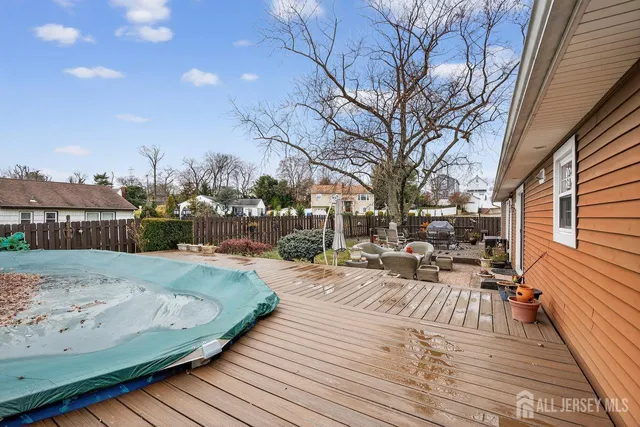 $695,000 | 10 Barbara Place, Sayreville, NJ 08872