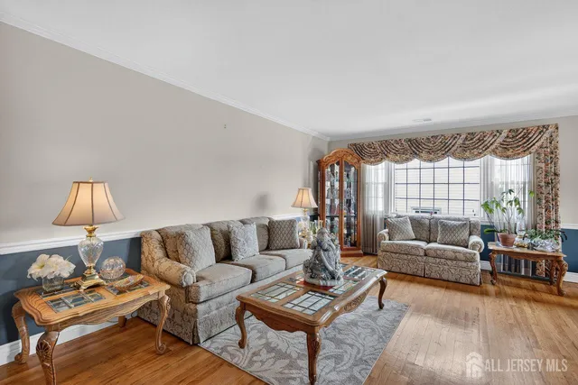 $695,000 | 10 Barbara Place, Sayreville, NJ 08872