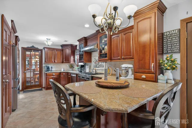 $695,000 | 10 Barbara Place, Sayreville, NJ 08872