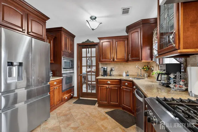 $695,000 | 10 Barbara Place, Sayreville, NJ 08872