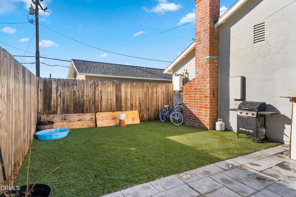2549 Young Avenue, Unit B Thousand Oaks, CA 91360 - Photo 12 of 14 a view of a backyard with sitting area