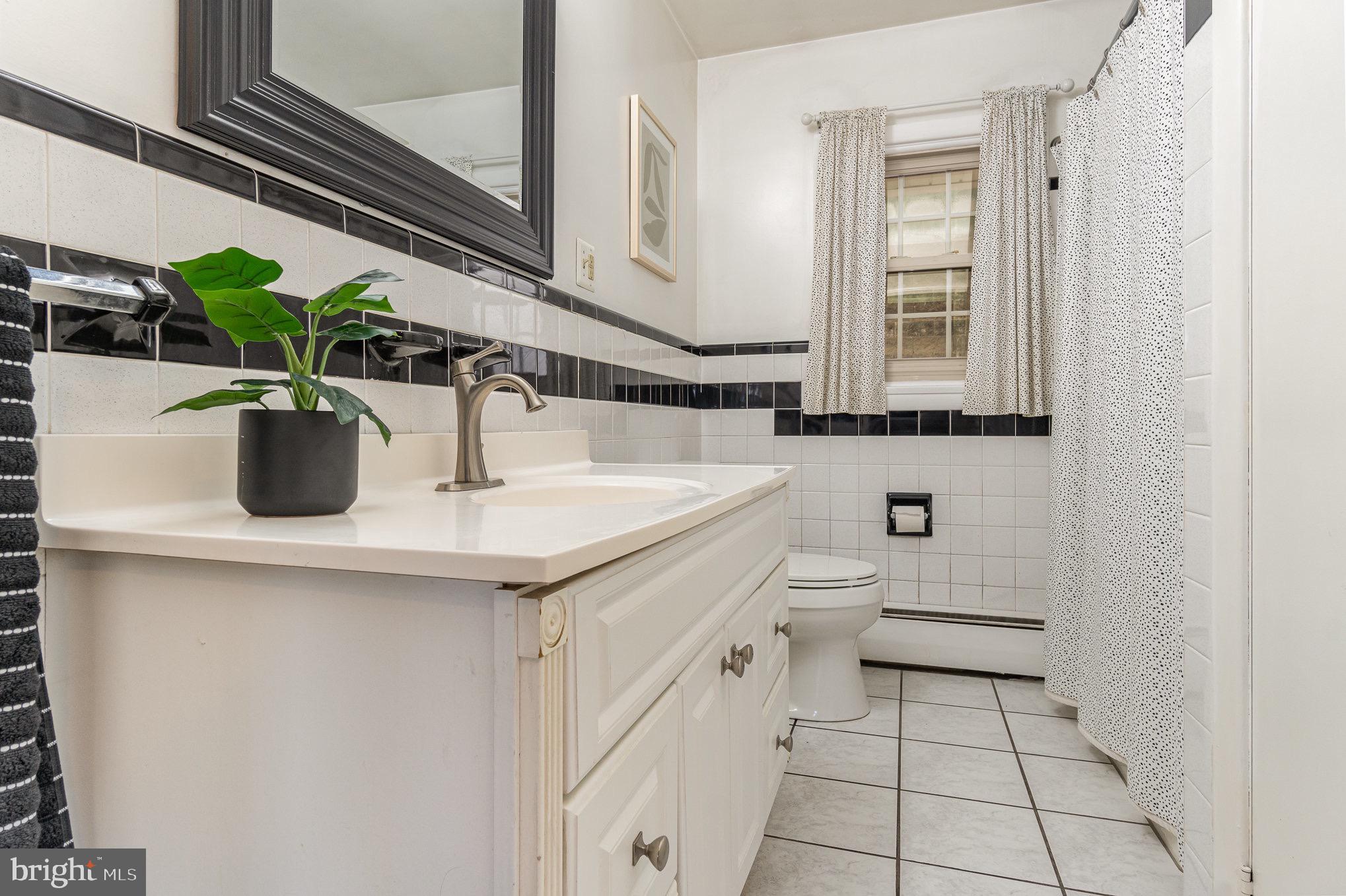 240 Clark Road Hershey, PA 17033 - Photo 41 of 65 Full bathroom located on main level