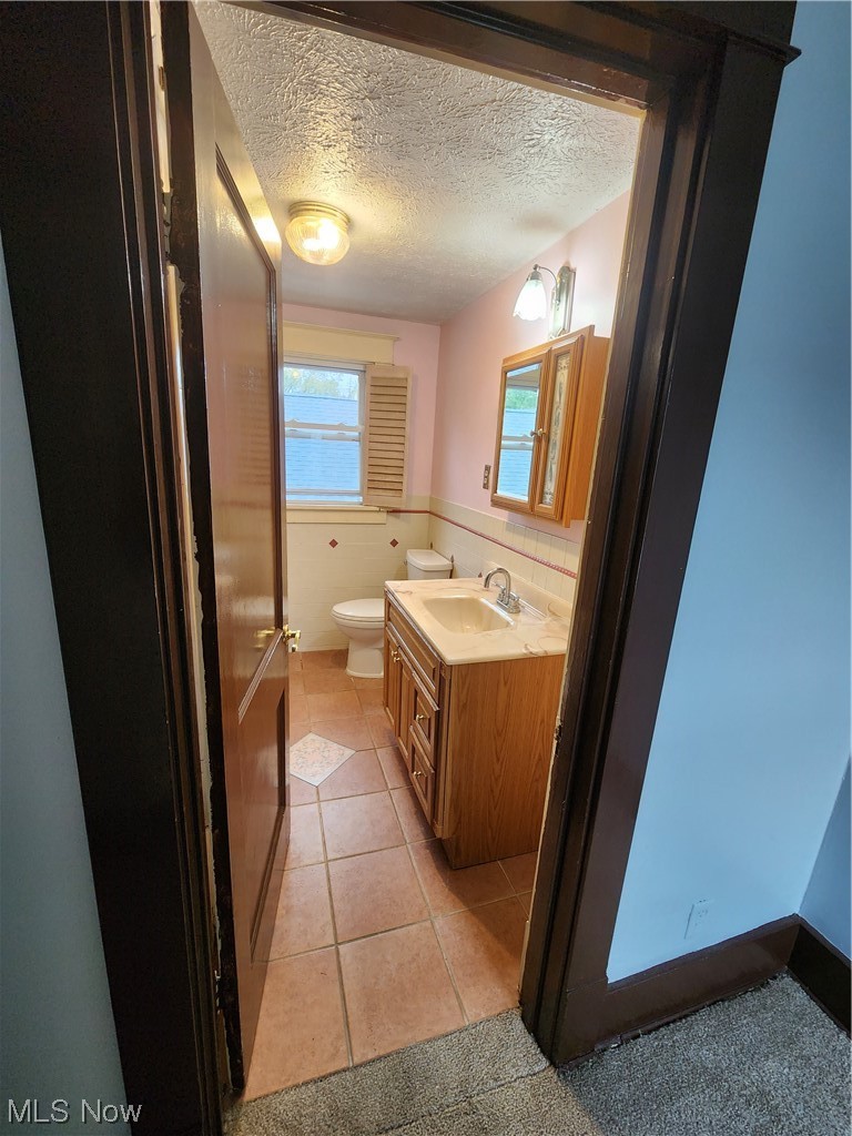 151 Perry Street Struthers, OH 44471 - Photo 11 of 17 Full bathroom
