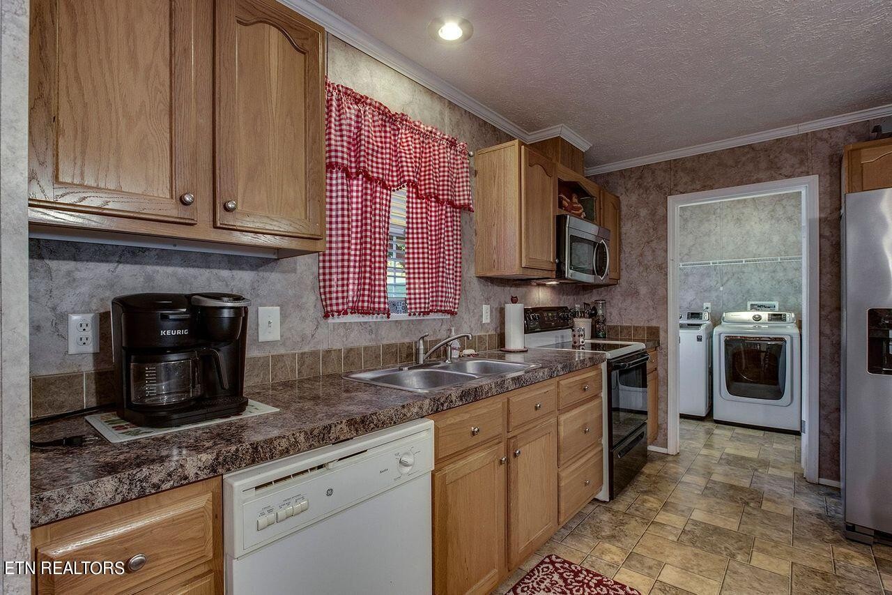2660 Dutch Valley Road Clinton, TN 37716 - Photo 9 of 30