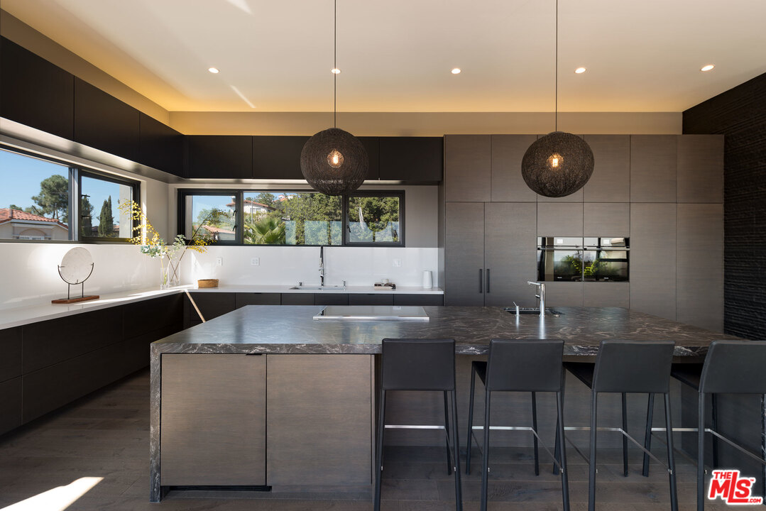 2300 Mt Olympus Drive Los Angeles, CA 90046 - Photo 13 of 26