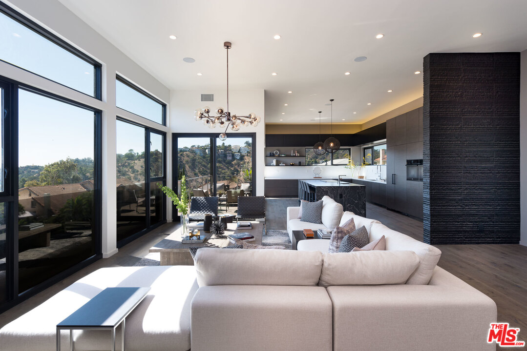 2300 Mt Olympus Drive Los Angeles, CA 90046 - Photo 15 of 26