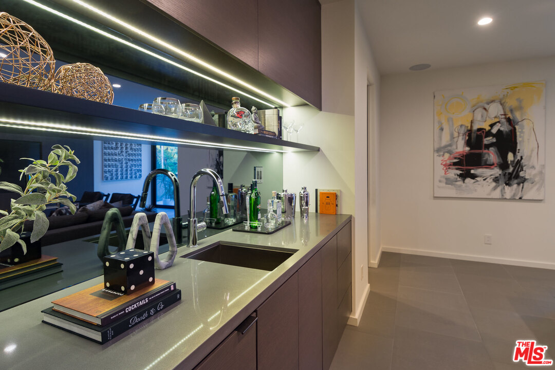 2300 Mt Olympus Drive Los Angeles, CA 90046 - Photo 18 of 26