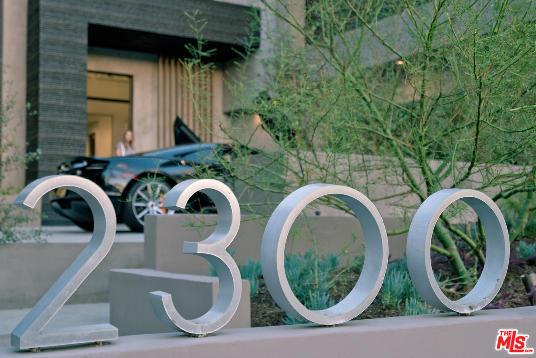 2300 Mt Olympus Drive Los Angeles, CA 90046 - Photo 3 of 26