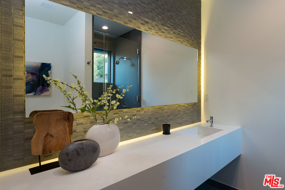 2300 Mt Olympus Drive Los Angeles, CA 90046 - Photo 21 of 26