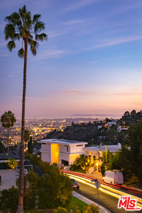 2300 Mt Olympus Drive Los Angeles, CA 90046 - Photo 23 of 26