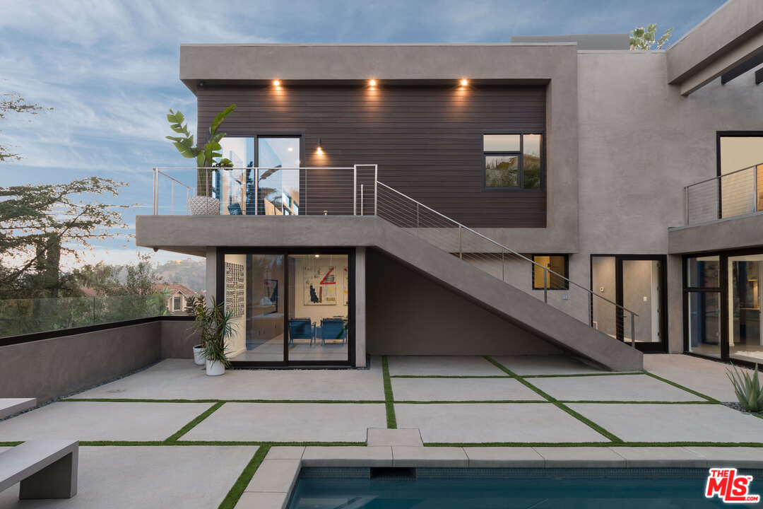 2300 Mt Olympus Drive Los Angeles, CA 90046 - Photo 24 of 26