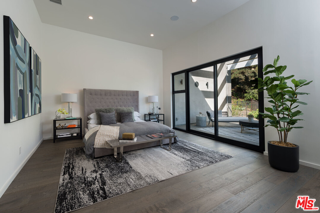 2300 Mt Olympus Drive Los Angeles, CA 90046 - Photo 7 of 26