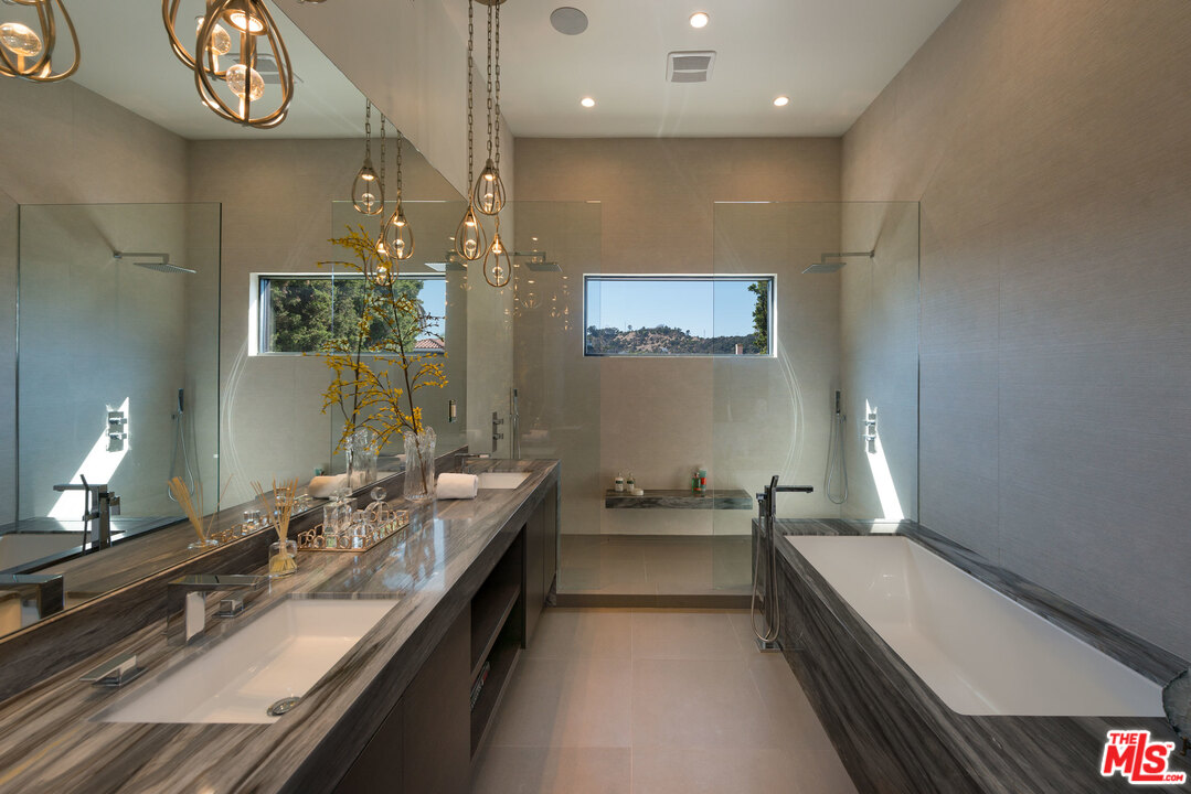 2300 Mt Olympus Drive Los Angeles, CA 90046 - Photo 8 of 26