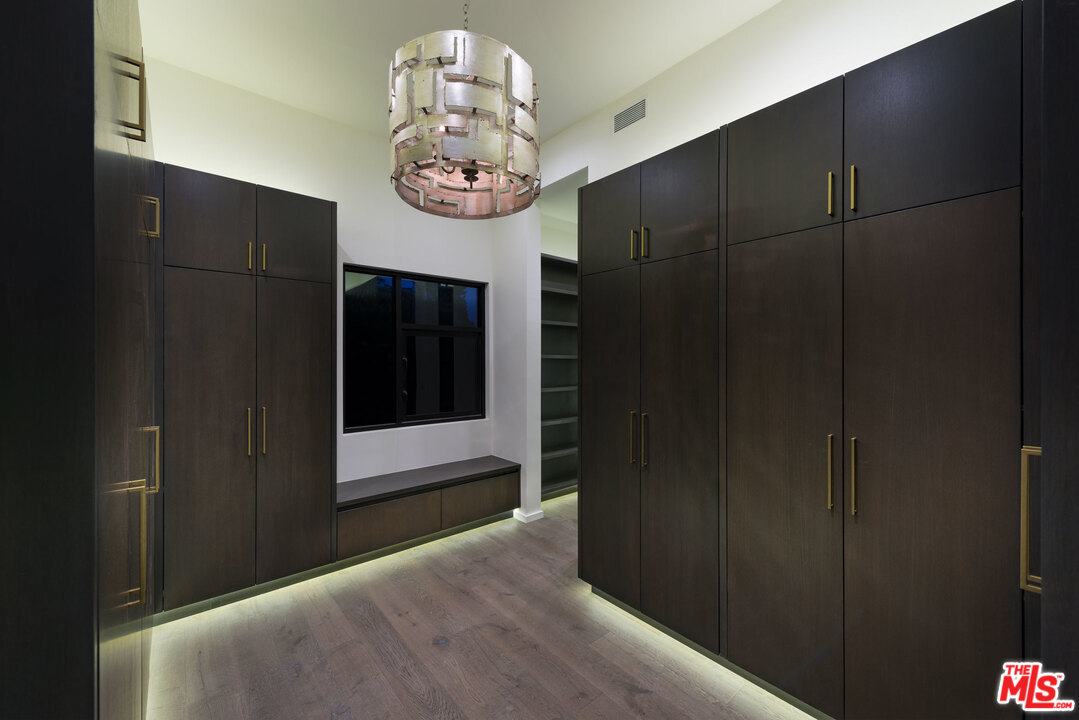 2300 Mt Olympus Drive Los Angeles, CA 90046 - Photo 9 of 26