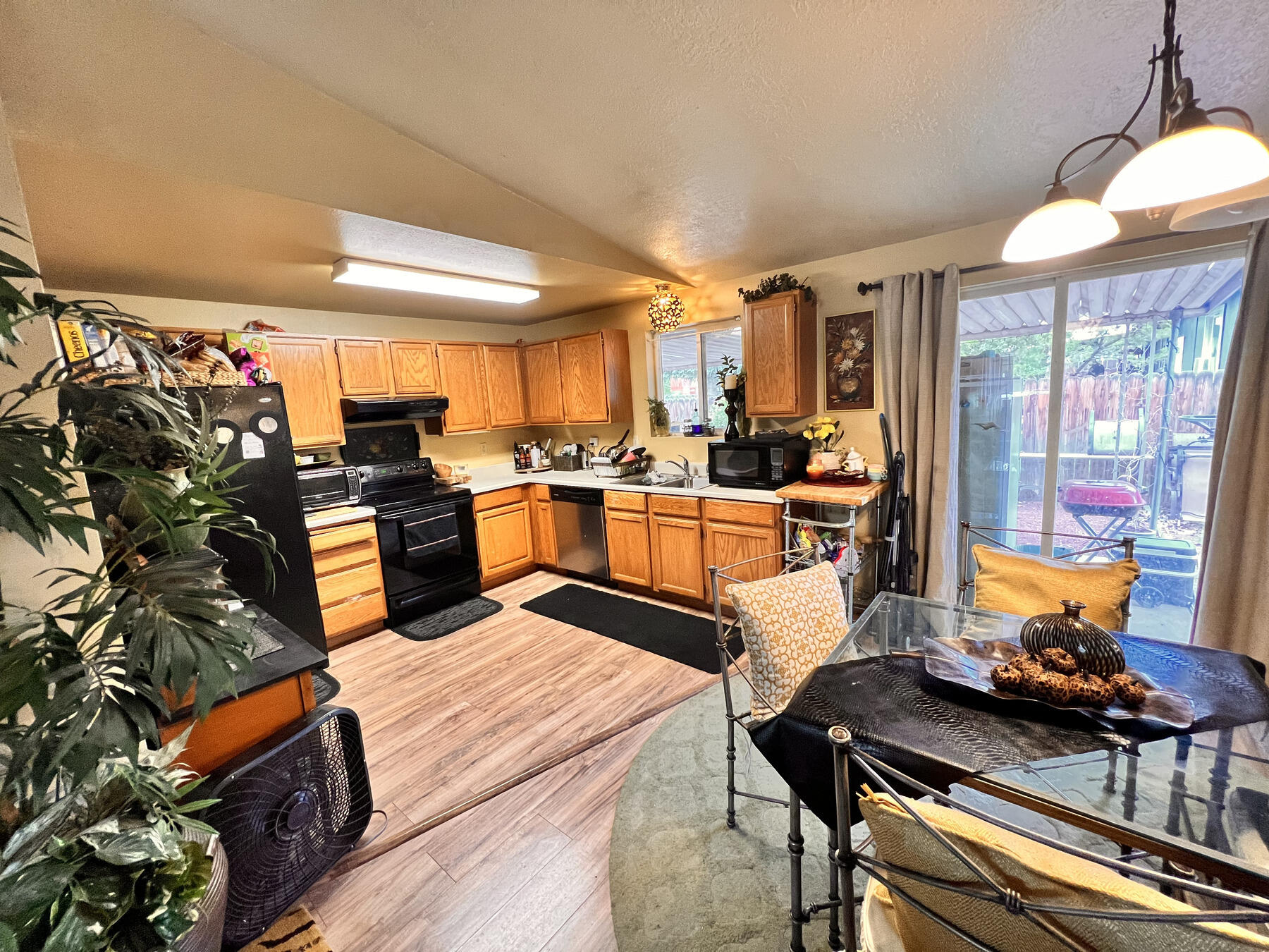 1715 Southwest 33rd Street Redmond, OR 97756 - Photo 8 of 18 1715 SW 33rd Street
